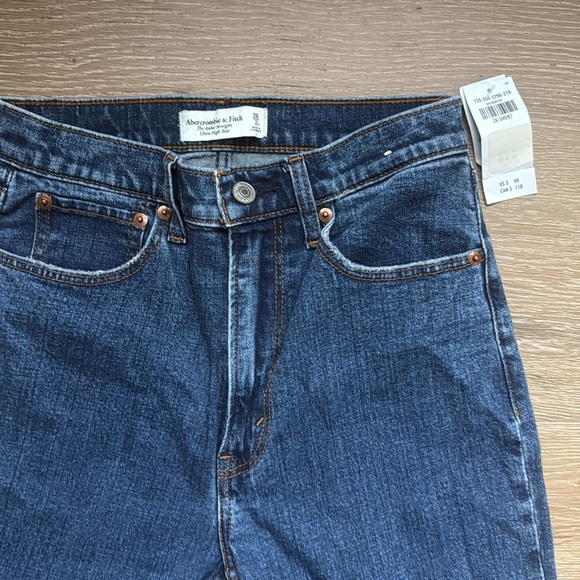 Abercrombie & Fitch Ultra High Rise Ankle Straight Jean, size 25 short - Picture 8 of 9